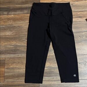 Champion Women’s Capri Dark Black Leggings